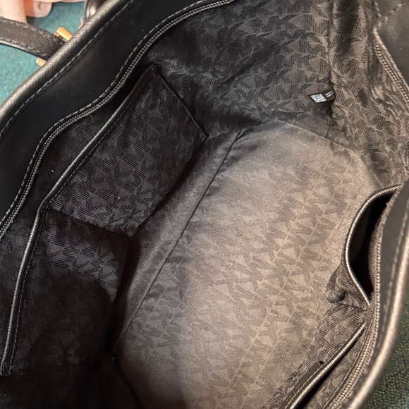 Michael Kors Jet Set Black Leather Tote Bag w/ Gold Logo Charm🌸 - Picture 6 of 11